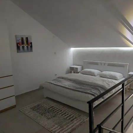 Lux Jelena * Surčin