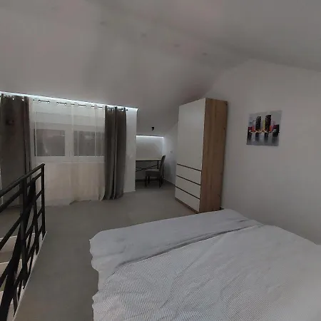 Lux Jelena * Surcin